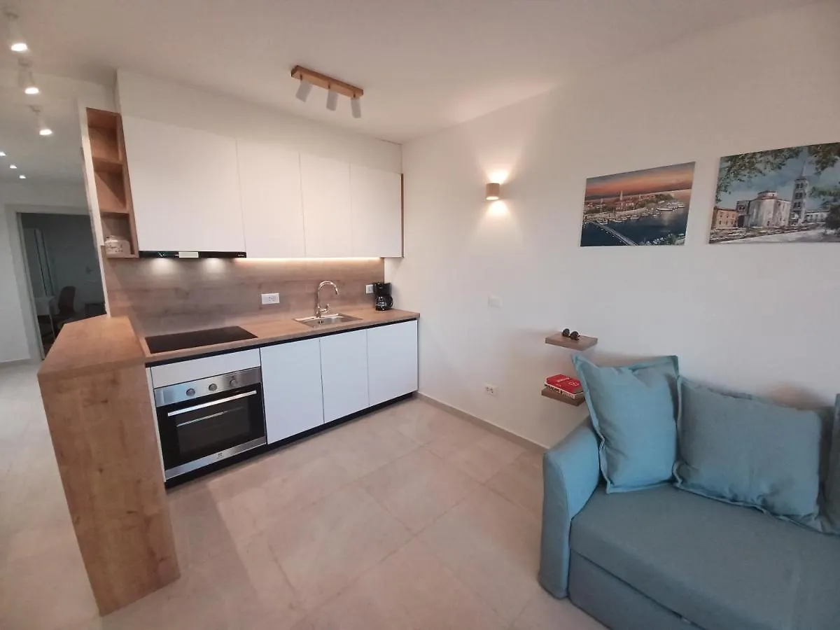 Apartment Mare - Lovely Flat Few Steps Away From The Main Bus Station And Zadar Old Town 0*,
