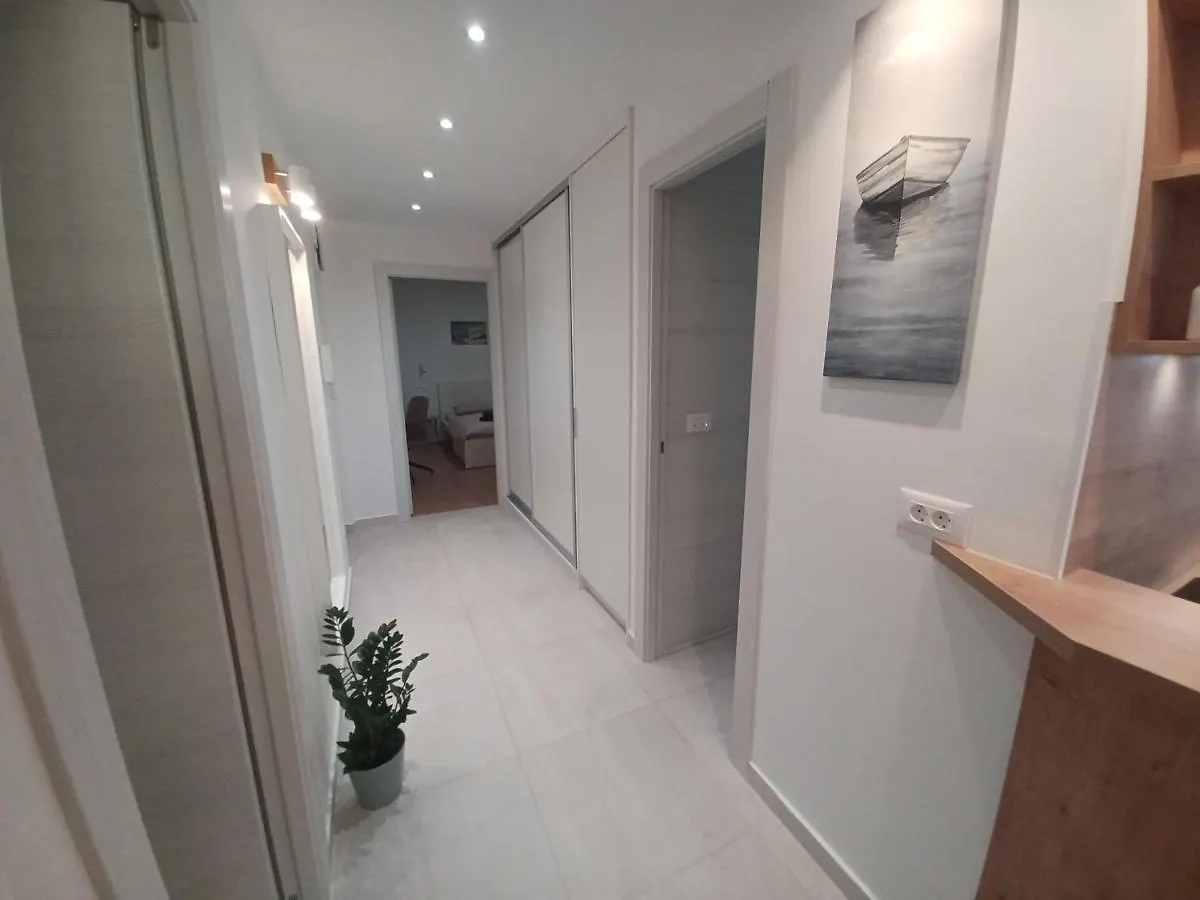 Apartment Mare - Lovely Flat Few Steps Away From The Main Bus Station And Zadar Old Town