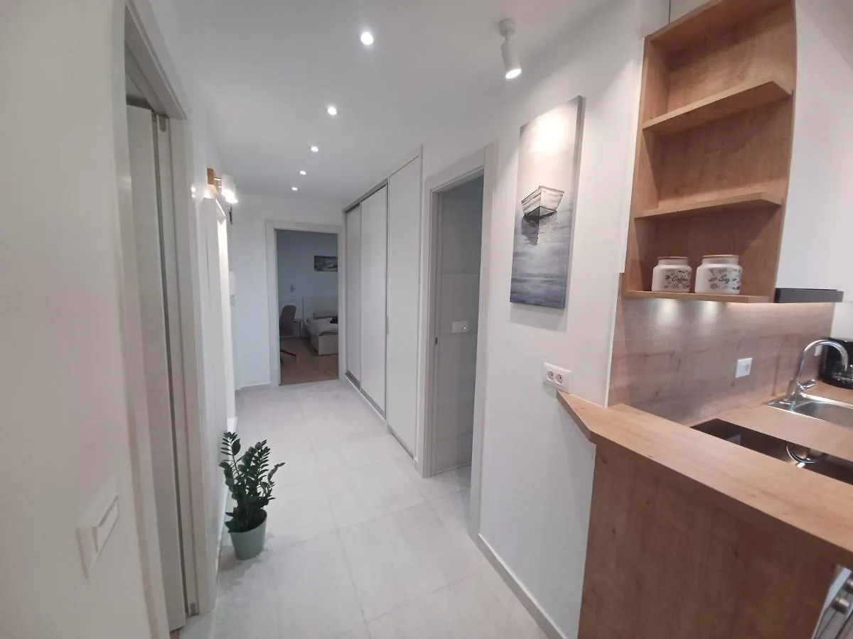 Apartment Mare - Lovely Flat Few Steps Away From The Main Bus Station And Zadar Old Town