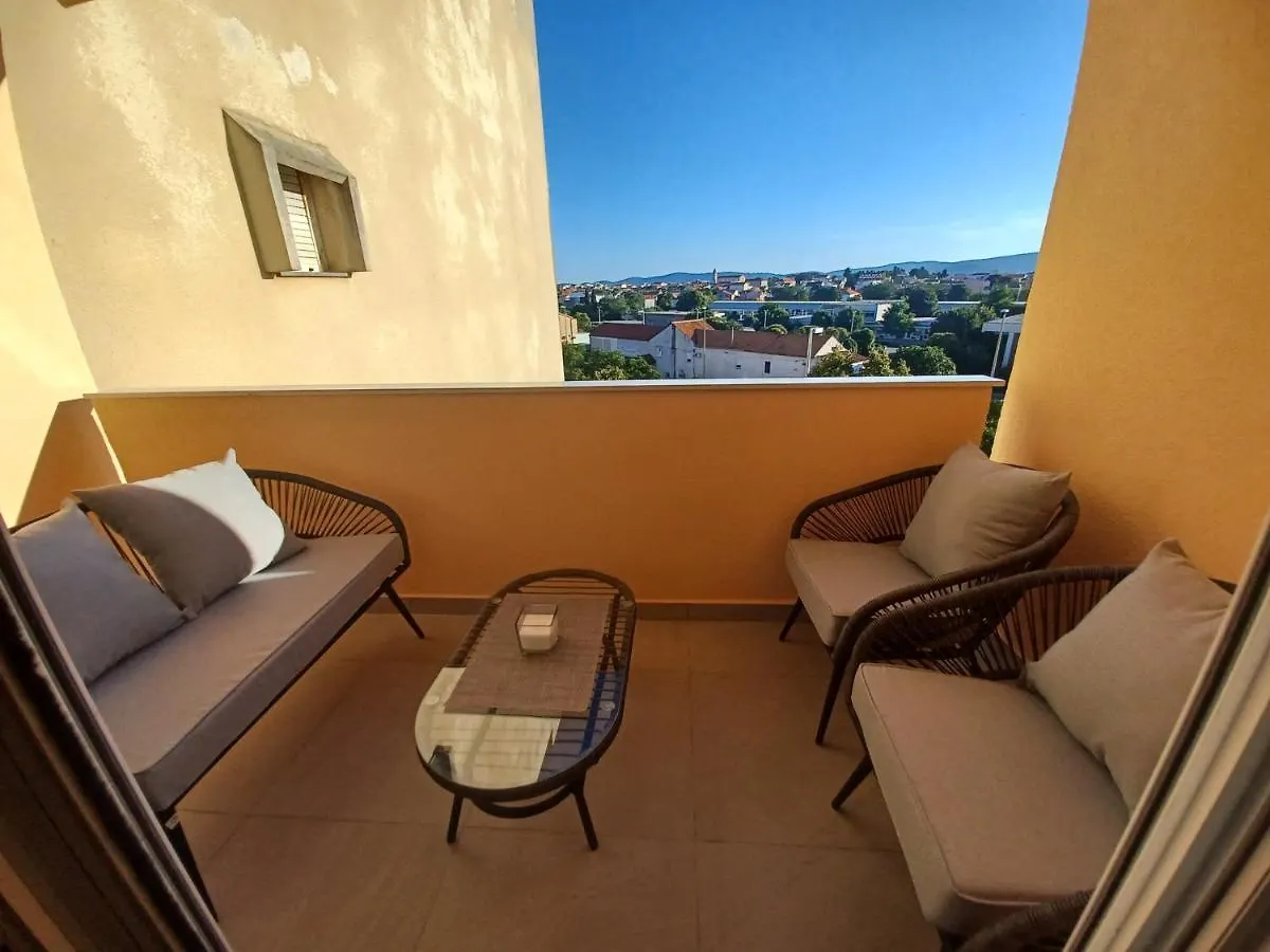 Apartment Mare - Lovely Flat Few Steps Away From The Main Bus Station And Zadar Old Town 0*,